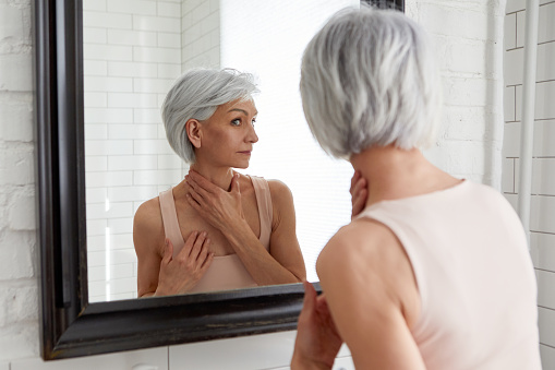 shampoing solide violette pour cheveux gris